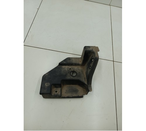 Кронштейн передний правый