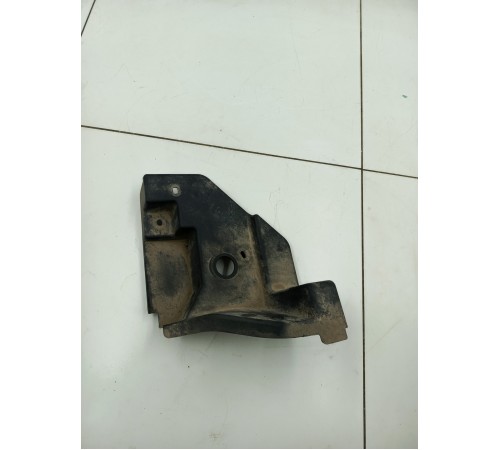 Кронштейн передний правый