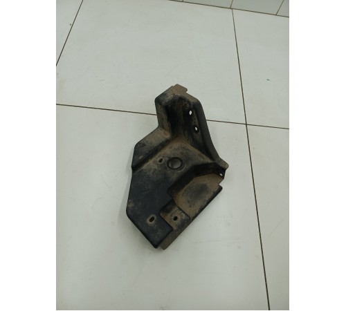 Кронштейн передний правый