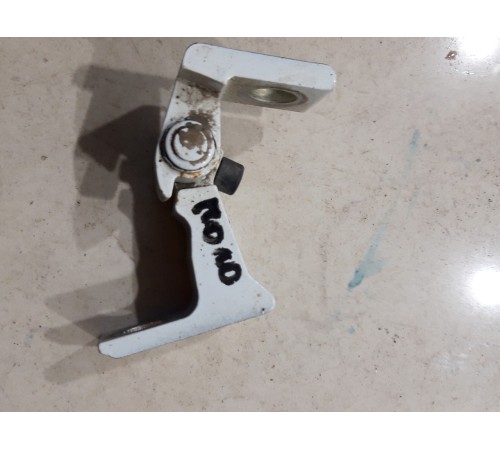 Петля двери(передняя правая нижняя)