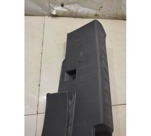 накладка багажника (нижняя)