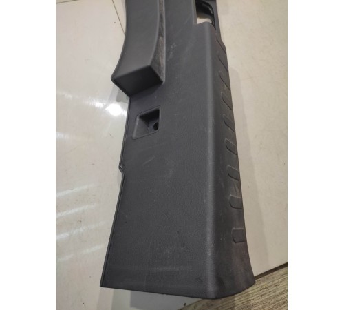 накладка багажника (нижняя)