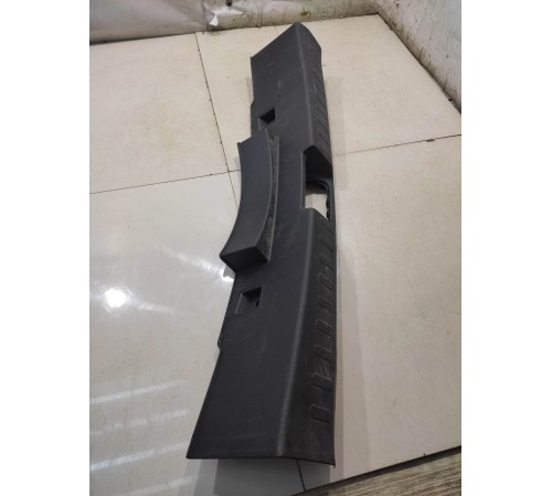 накладка багажника (нижняя)