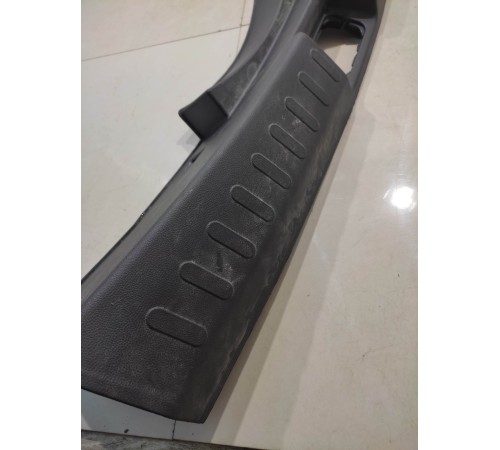 накладка багажника (нижняя)