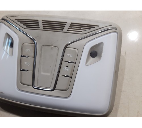 Плафон внутреннего освещения(передний)