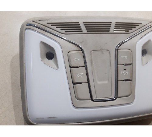 Плафон внутреннего освещения(передний)