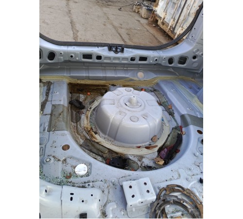 Пол багажника,ниша под запаску