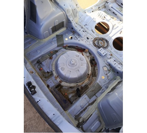 Пол багажника,ниша под запаску