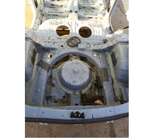 Пол багажника,ниша под запаску