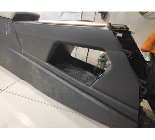 Центральная консоль с подлокотником