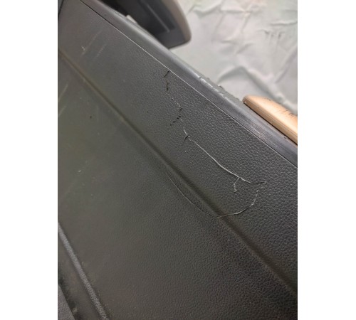 Центральная консоль с подлокотником