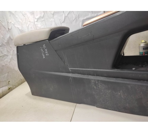 Центральная консоль с подлокотником