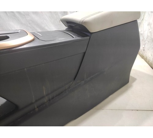 Центральная консоль с подлокотником