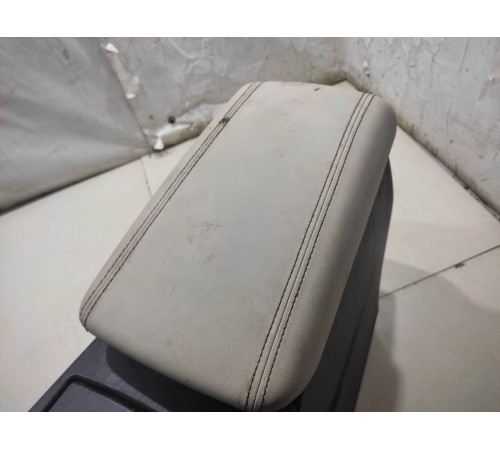 Центральная консоль с подлокотником