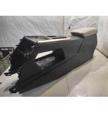 Центральная консоль с подлокотником