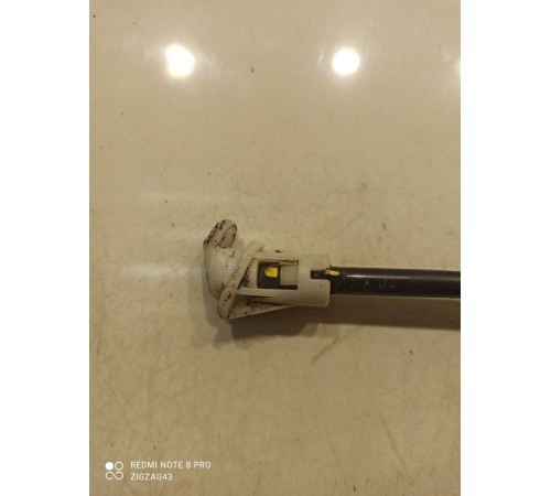 Держатель капота