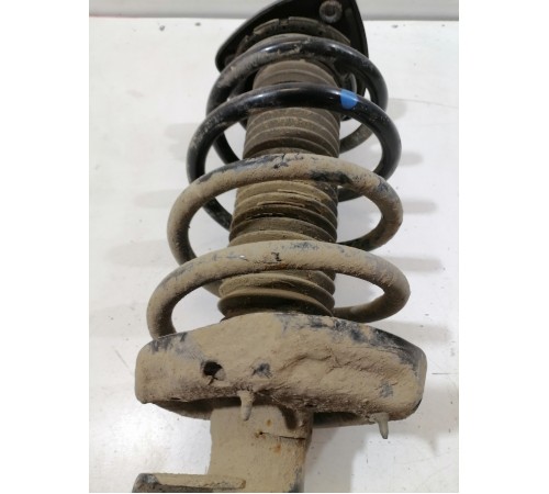 Амортизатор подвески передний правый в сборе