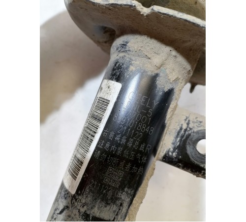 Амортизатор подвески передний правый в сборе