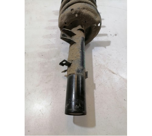 Амортизатор подвески передний правый в сборе