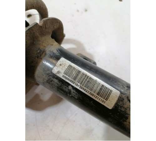 Амортизатор подвески передний правый в сборе