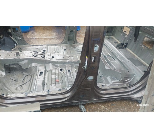 Порог со стойкой левый