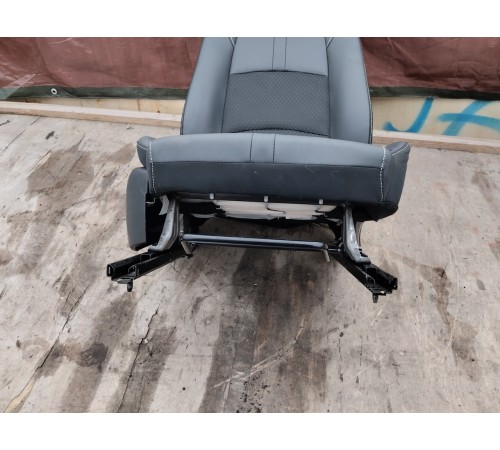 Сиденье переднее правое