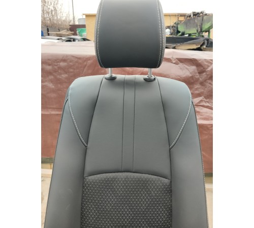 Сиденье переднее правое