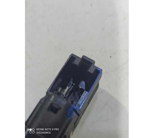 Кнопка открытия лючка бензобака