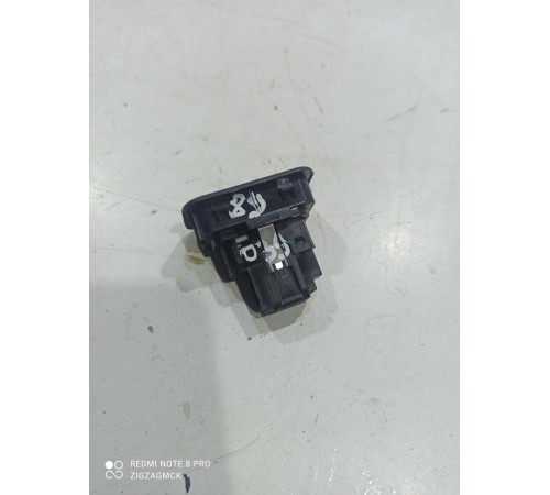 Кнопка открытия лючка бензобака