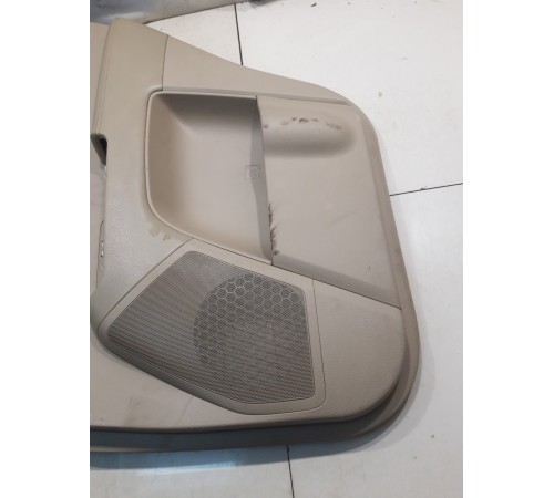 Обшивка двери (задняя, правая)