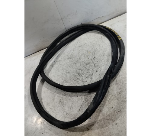 Уплотнитель двери задний правый