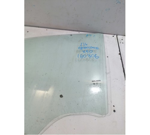 Стекло двери переднее левое