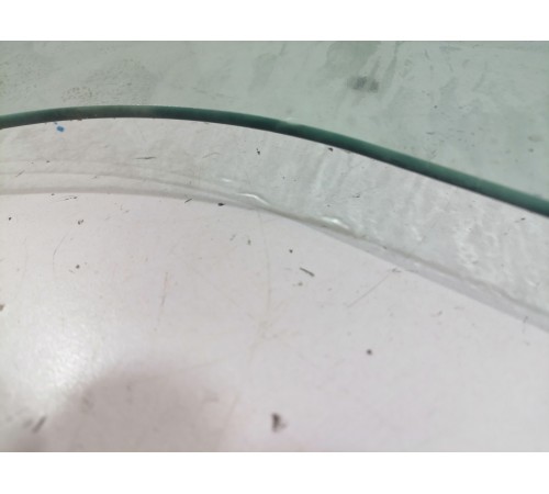 Стекло двери переднее левое