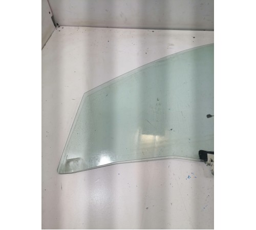 Стекло двери переднее левое