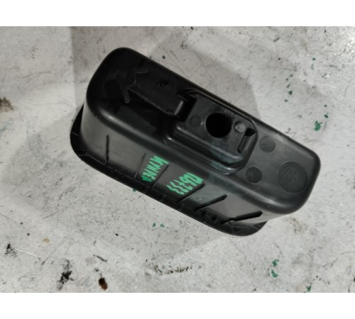 Ручка крышки двери багажника внутренняя