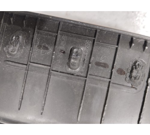 Ручка крышки двери багажника внутренняя