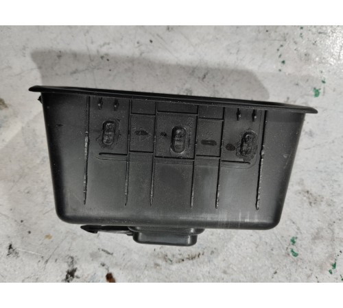 Ручка крышки двери багажника внутренняя