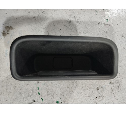 Ручка крышки двери багажника внутренняя