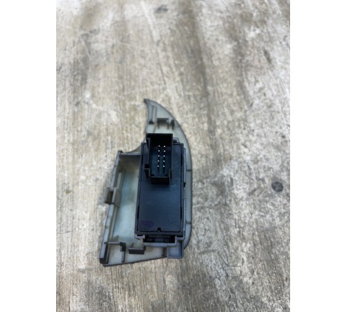 Кнопка стеклоподъемника