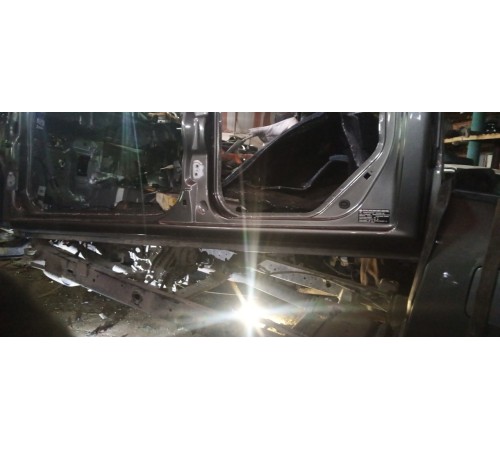 Порог со стойкой левый