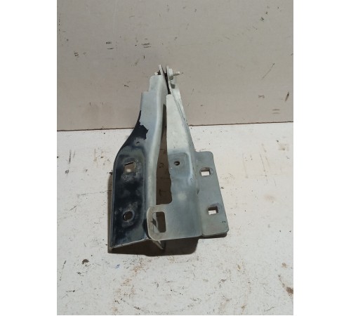 Петля капота левая