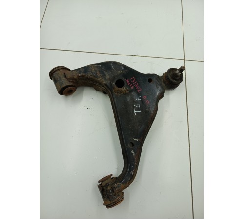 Рычаг подвески передний правый нижний