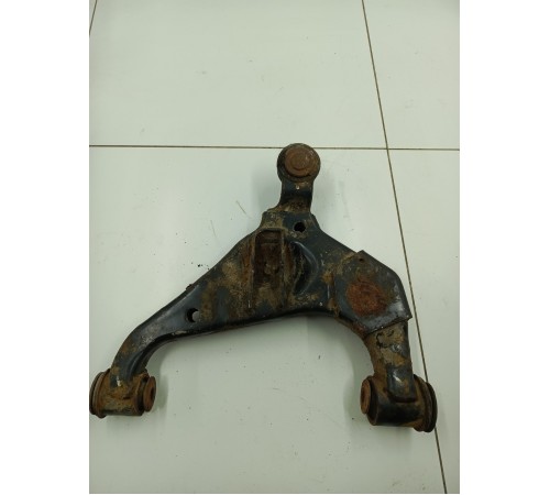 Рычаг подвески передний правый нижний