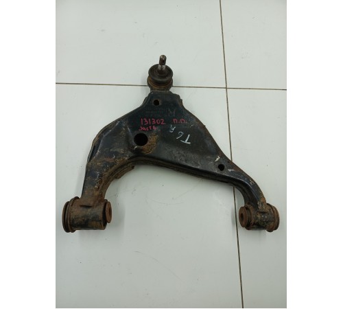 Рычаг подвески передний правый нижний