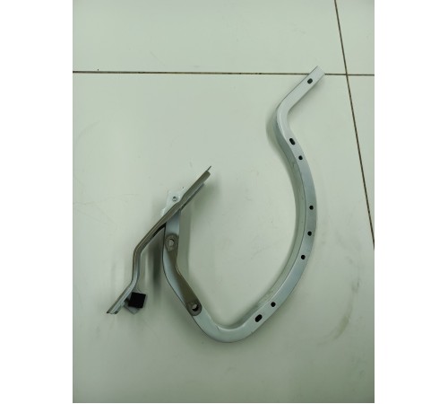 Петля крышки багажника левая