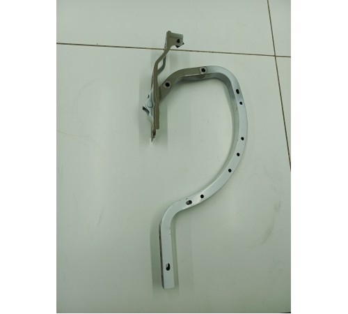 Петля крышки багажника левая