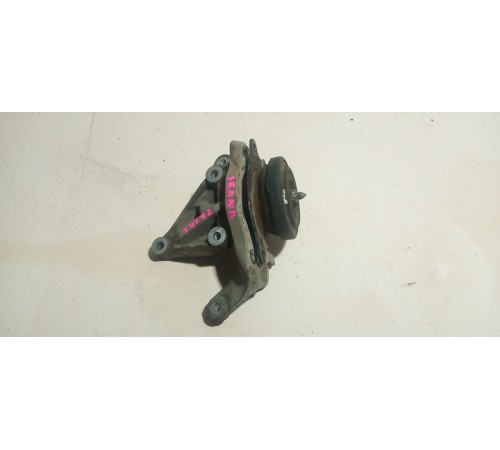 Опора двигателя левая