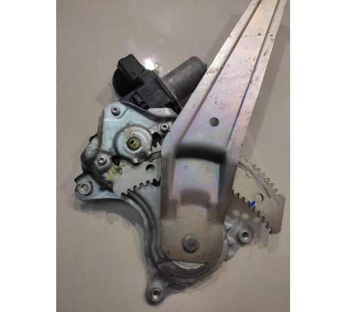 Стеклоподъемник (задний, правый)