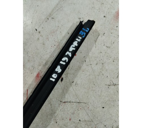 Уплотнитель стекла (задний левый внутренний)