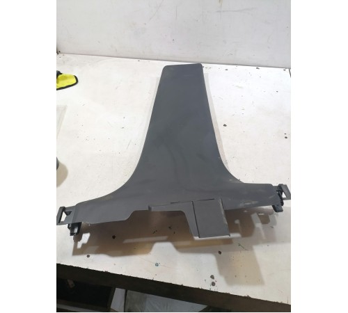 Обшивка центральной стойки правая нижняя